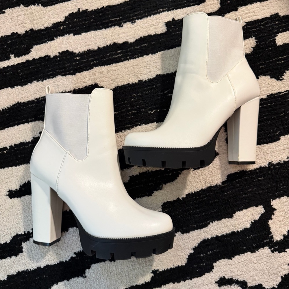 White Platforms Booties NWOT - Picture 2 of 3